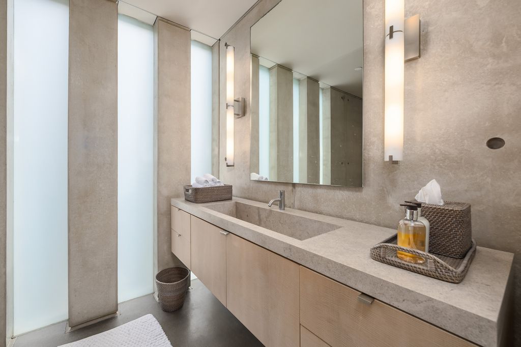 The Crescent House in Encinitas, a trophy property perched on a promontory with explosive panoramic ocean views boasting an ideal combination of the ultimate luxury living with impeccable paramount location quality is now available for sale. This home located at 532 Neptune Ave, Encinitas, California