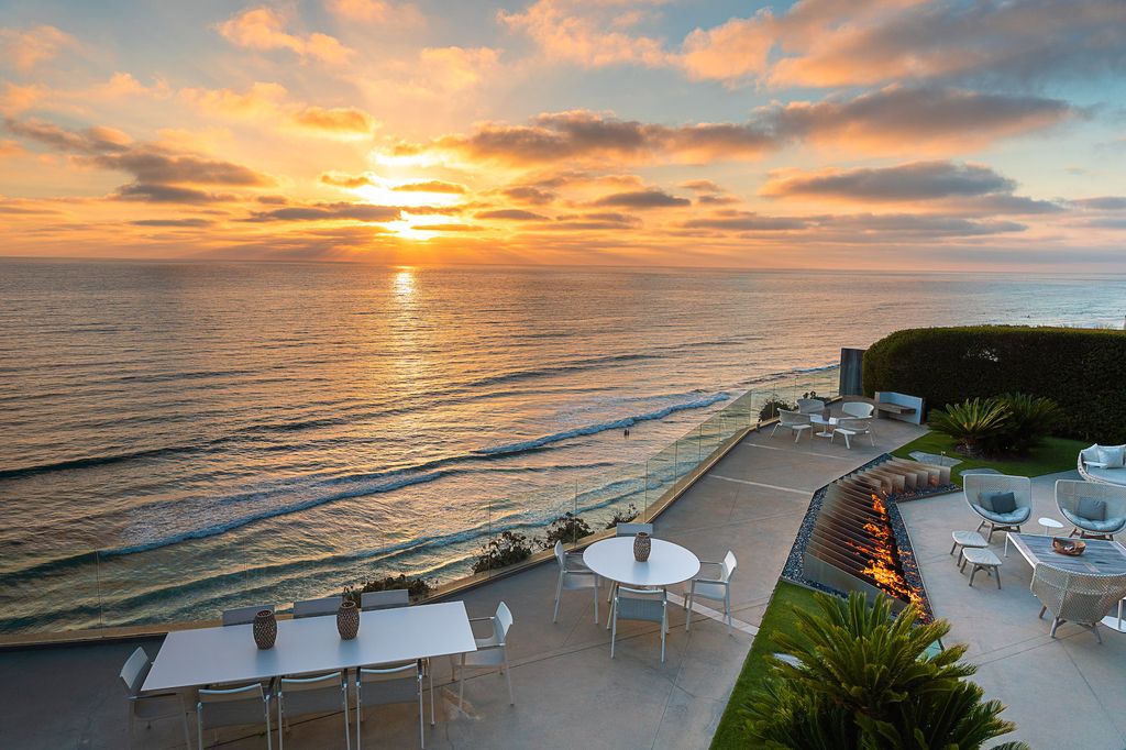 The Crescent House in Encinitas, a trophy property perched on a promontory with explosive panoramic ocean views boasting an ideal combination of the ultimate luxury living with impeccable paramount location quality is now available for sale. This home located at 532 Neptune Ave, Encinitas, California
