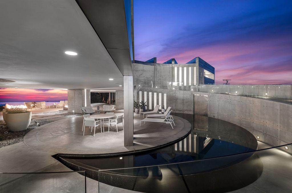 The Crescent House in Encinitas, a trophy property perched on a promontory with explosive panoramic ocean views boasting an ideal combination of the ultimate luxury living with impeccable paramount location quality is now available for sale. This home located at 532 Neptune Ave, Encinitas, California