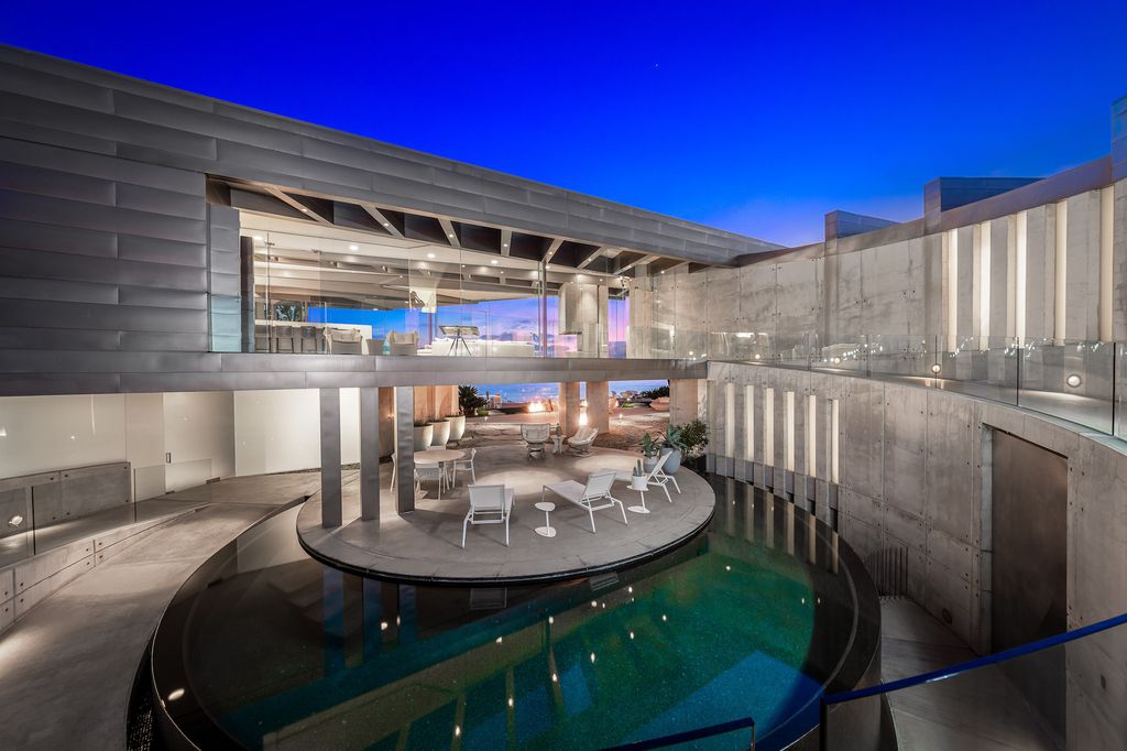 The Crescent House in Encinitas, a trophy property perched on a promontory with explosive panoramic ocean views boasting an ideal combination of the ultimate luxury living with impeccable paramount location quality is now available for sale. This home located at 532 Neptune Ave, Encinitas, California
