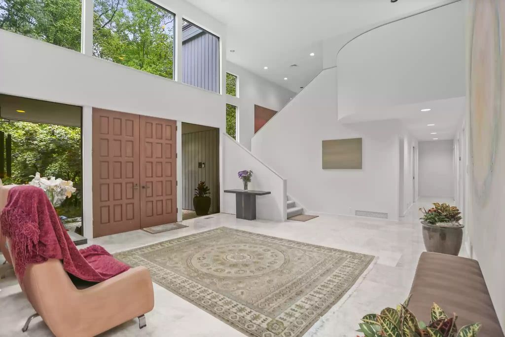 The House in Greenwich blends the verdant outdoors with open living spaces flooded with sunlight, now available for sale. This home located at 48 Lafrentz Rd, Greenwich, Connecticut