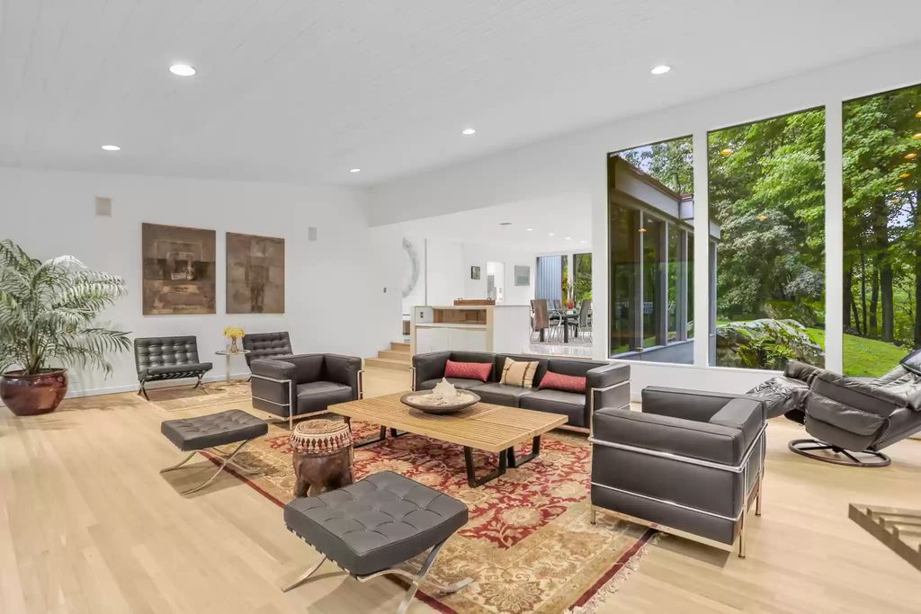 The House in Greenwich blends the verdant outdoors with open living spaces flooded with sunlight, now available for sale. This home located at 48 Lafrentz Rd, Greenwich, Connecticut