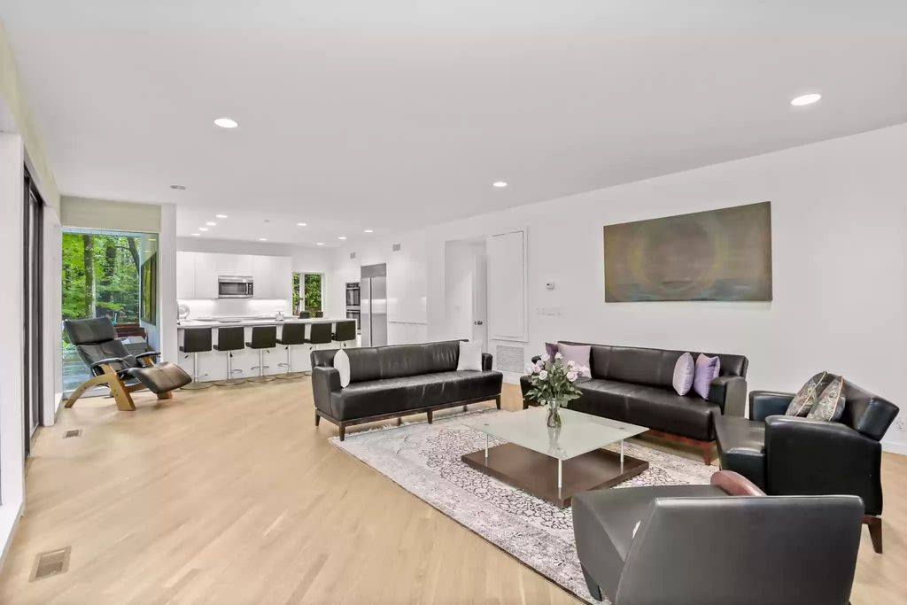 The House in Greenwich blends the verdant outdoors with open living spaces flooded with sunlight, now available for sale. This home located at 48 Lafrentz Rd, Greenwich, Connecticut