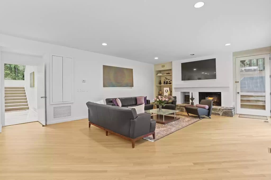 The House in Greenwich blends the verdant outdoors with open living spaces flooded with sunlight, now available for sale. This home located at 48 Lafrentz Rd, Greenwich, Connecticut