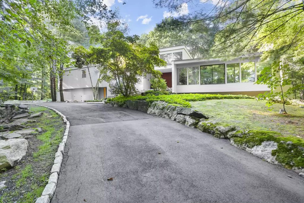 The House in Greenwich blends the verdant outdoors with open living spaces flooded with sunlight, now available for sale. This home located at 48 Lafrentz Rd, Greenwich, Connecticut