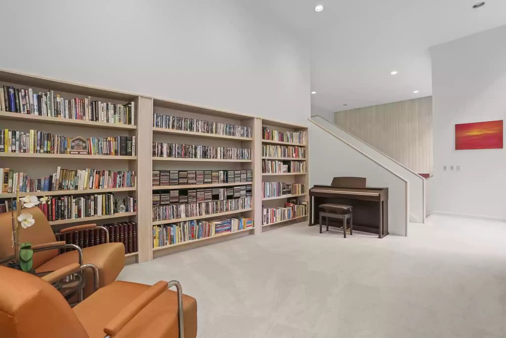 The House in Greenwich blends the verdant outdoors with open living spaces flooded with sunlight, now available for sale. This home located at 48 Lafrentz Rd, Greenwich, Connecticut