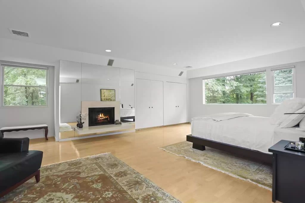 The House in Greenwich blends the verdant outdoors with open living spaces flooded with sunlight, now available for sale. This home located at 48 Lafrentz Rd, Greenwich, Connecticut
