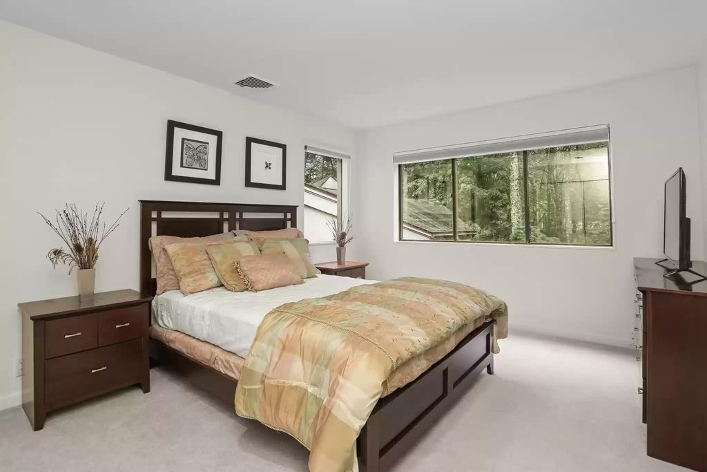 The House in Greenwich blends the verdant outdoors with open living spaces flooded with sunlight, now available for sale. This home located at 48 Lafrentz Rd, Greenwich, Connecticut
