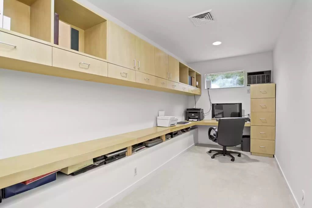 The House in Greenwich blends the verdant outdoors with open living spaces flooded with sunlight, now available for sale. This home located at 48 Lafrentz Rd, Greenwich, Connecticut