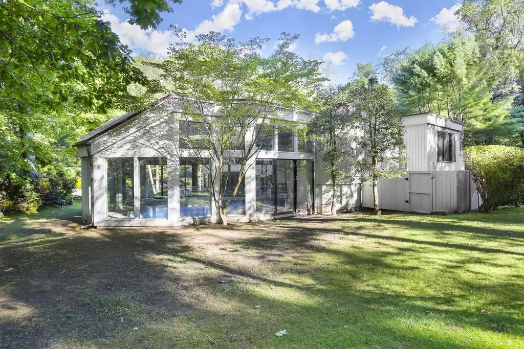 The House in Greenwich blends the verdant outdoors with open living spaces flooded with sunlight, now available for sale. This home located at 48 Lafrentz Rd, Greenwich, Connecticut