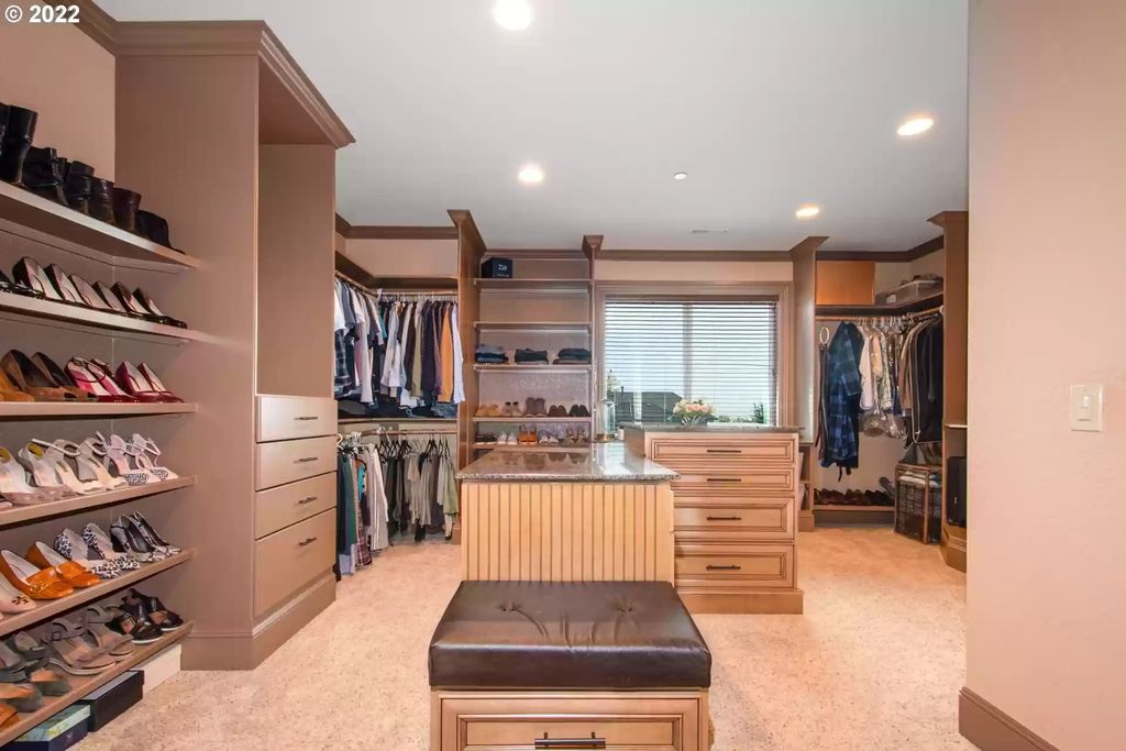 The Estate in Camas is a luxurious home featuring large rooms perfect for entertaining and comfortable living now available for sale. This home located at 636 NW Valley St, Camas, Washington; offering 04 bedrooms and 06 bathrooms with 8,112 square feet of living spaces.
