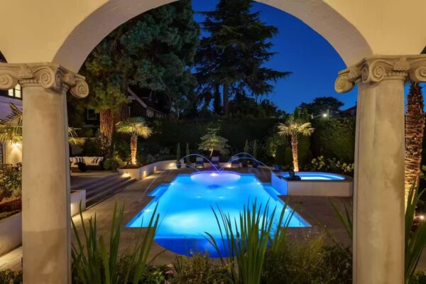Edwin Ivy Legacy Home in Seattle with a Killer Indoor-Outdoor Flow ...