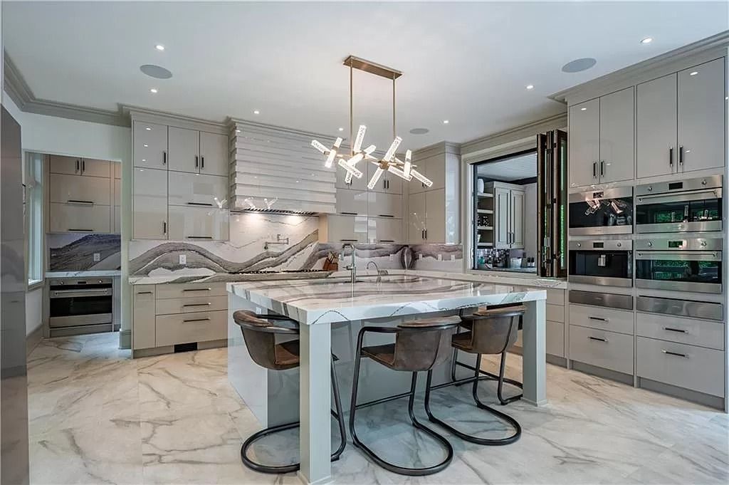The Estate in Sandy Springs is a luxurious home of quality built with every attention to detail now available for sale. This home located at 1090 Kingston Dr, Sandy Springs, Georgia; offering 06 bedrooms and 08 bathrooms with 1.45 acres of land.