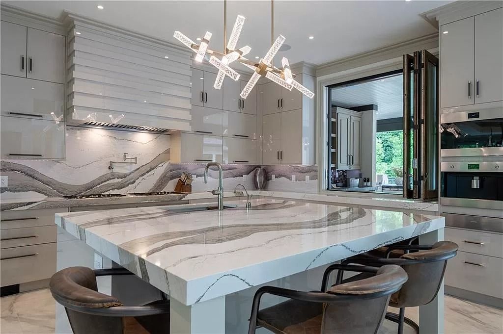 The Estate in Sandy Springs is a luxurious home of quality built with every attention to detail now available for sale. This home located at 1090 Kingston Dr, Sandy Springs, Georgia; offering 06 bedrooms and 08 bathrooms with 1.45 acres of land.