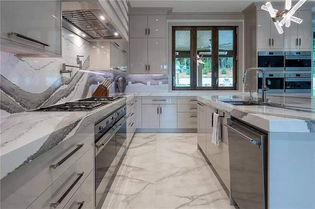 The Estate in Sandy Springs is a luxurious home of quality built with every attention to detail now available for sale. This home located at 1090 Kingston Dr, Sandy Springs, Georgia; offering 06 bedrooms and 08 bathrooms with 1.45 acres of land.