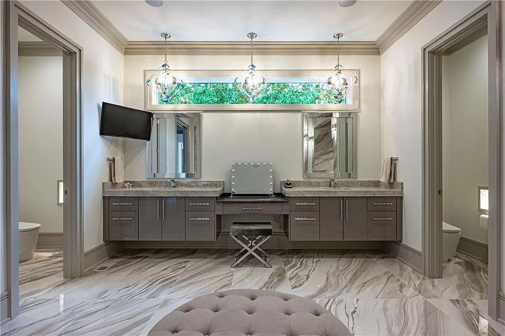 The Estate in Sandy Springs is a luxurious home of quality built with every attention to detail now available for sale. This home located at 1090 Kingston Dr, Sandy Springs, Georgia; offering 06 bedrooms and 08 bathrooms with 1.45 acres of land.