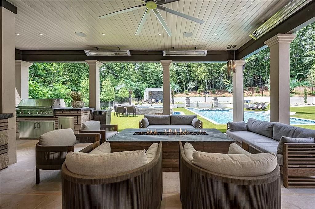 The Estate in Sandy Springs is a luxurious home of quality built with every attention to detail now available for sale. This home located at 1090 Kingston Dr, Sandy Springs, Georgia; offering 06 bedrooms and 08 bathrooms with 1.45 acres of land.