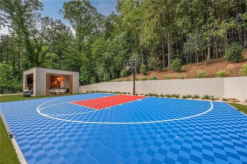 The Estate in Sandy Springs is a luxurious home of quality built with every attention to detail now available for sale. This home located at 1090 Kingston Dr, Sandy Springs, Georgia; offering 06 bedrooms and 08 bathrooms with 1.45 acres of land.