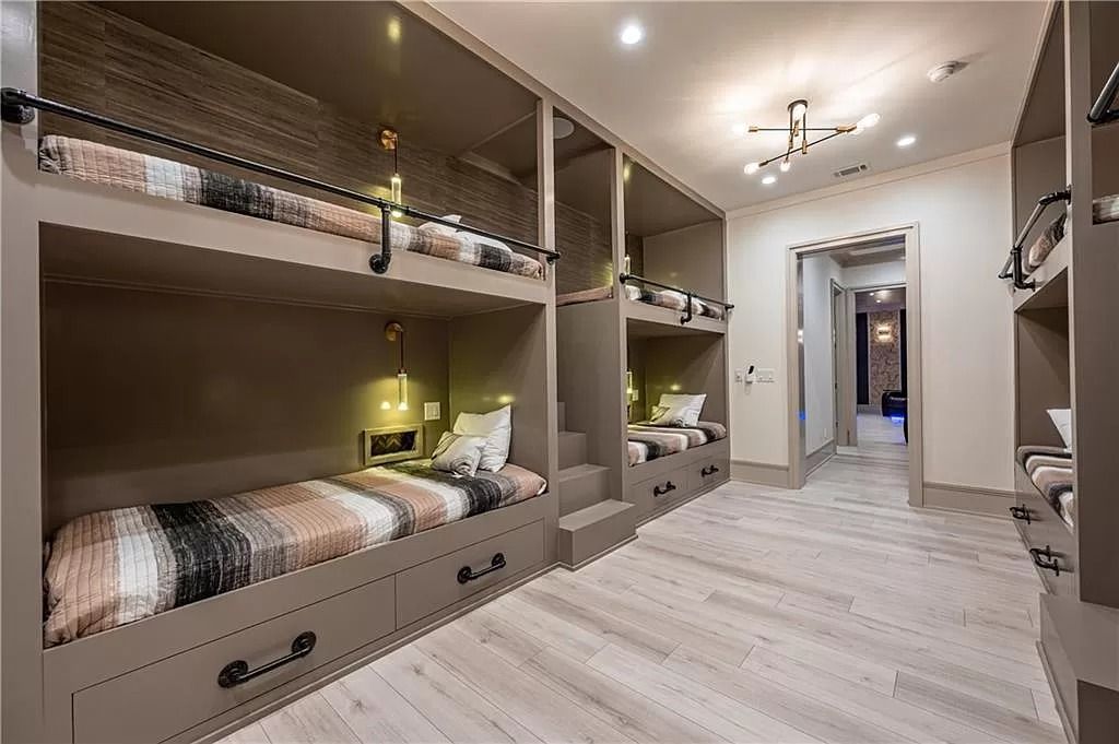 The Estate in Sandy Springs is a luxurious home of quality built with every attention to detail now available for sale. This home located at 1090 Kingston Dr, Sandy Springs, Georgia; offering 06 bedrooms and 08 bathrooms with 1.45 acres of land.