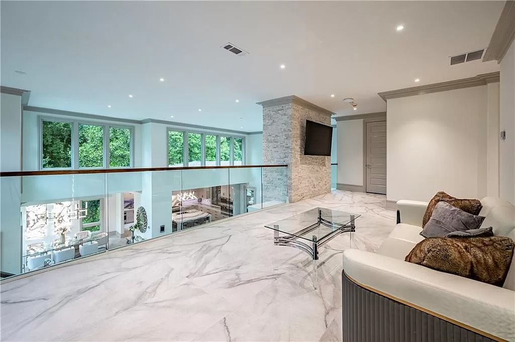 The Estate in Sandy Springs is a luxurious home of quality built with every attention to detail now available for sale. This home located at 1090 Kingston Dr, Sandy Springs, Georgia; offering 06 bedrooms and 08 bathrooms with 1.45 acres of land.