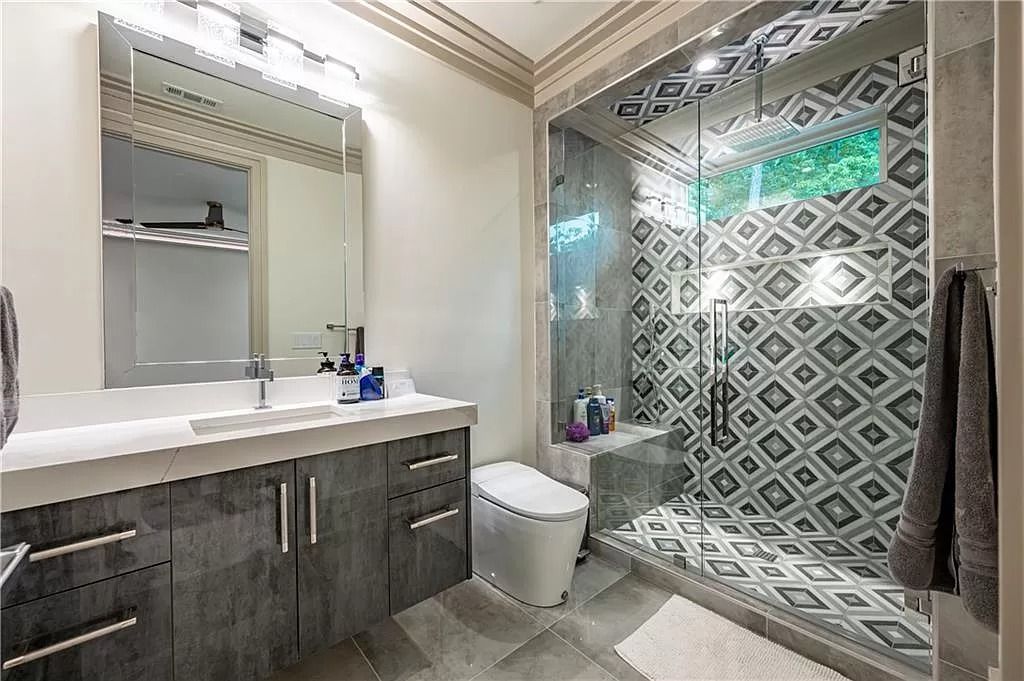 The Estate in Sandy Springs is a luxurious home of quality built with every attention to detail now available for sale. This home located at 1090 Kingston Dr, Sandy Springs, Georgia; offering 06 bedrooms and 08 bathrooms with 1.45 acres of land.