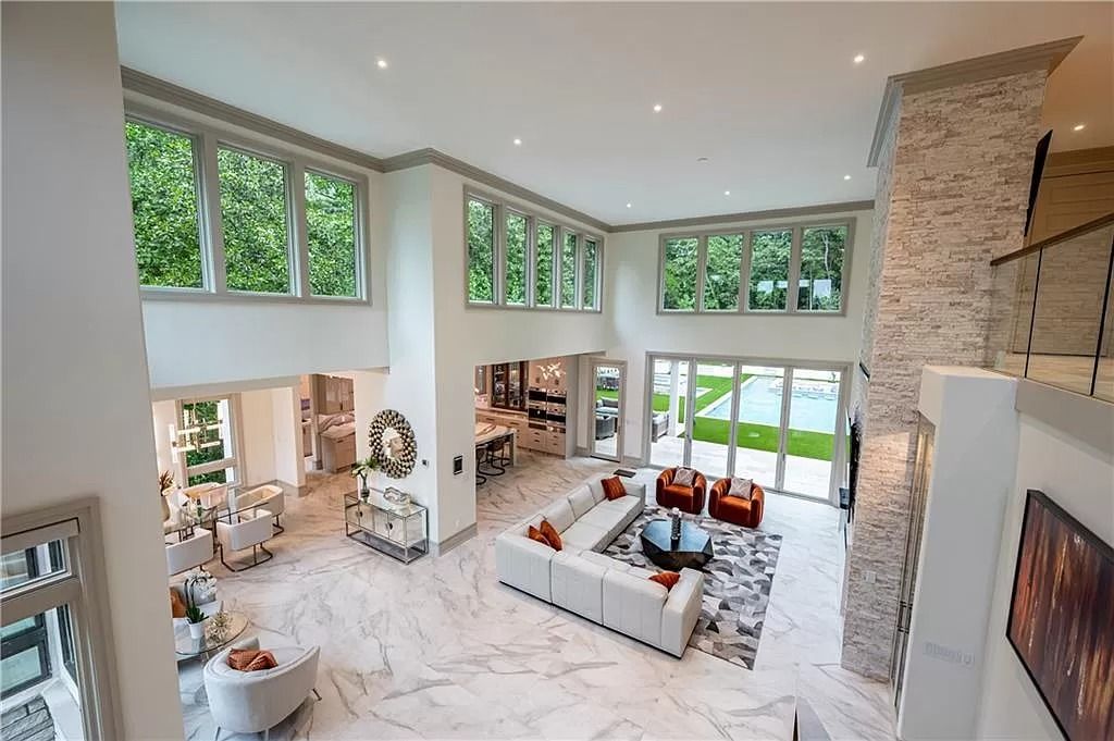 The Estate in Sandy Springs is a luxurious home of quality built with every attention to detail now available for sale. This home located at 1090 Kingston Dr, Sandy Springs, Georgia; offering 06 bedrooms and 08 bathrooms with 1.45 acres of land.