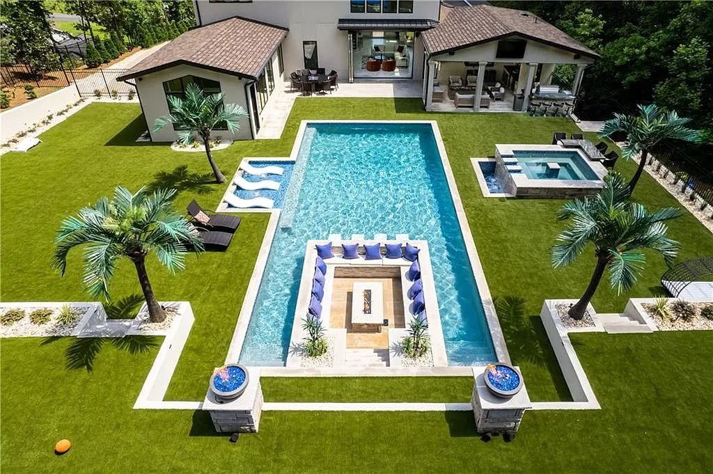 The Estate in Sandy Springs is a luxurious home of quality built with every attention to detail now available for sale. This home located at 1090 Kingston Dr, Sandy Springs, Georgia; offering 06 bedrooms and 08 bathrooms with 1.45 acres of land.
