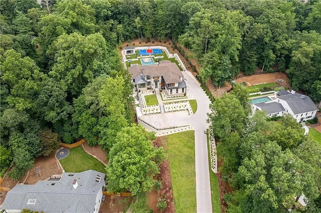 The Estate in Sandy Springs is a luxurious home of quality built with every attention to detail now available for sale. This home located at 1090 Kingston Dr, Sandy Springs, Georgia; offering 06 bedrooms and 08 bathrooms with 1.45 acres of land.