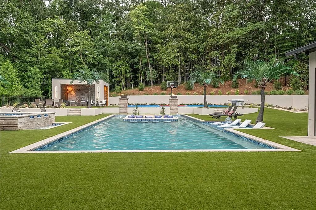 The Estate in Sandy Springs is a luxurious home of quality built with every attention to detail now available for sale. This home located at 1090 Kingston Dr, Sandy Springs, Georgia; offering 06 bedrooms and 08 bathrooms with 1.45 acres of land.