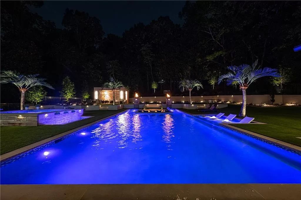 The Estate in Sandy Springs is a luxurious home of quality built with every attention to detail now available for sale. This home located at 1090 Kingston Dr, Sandy Springs, Georgia; offering 06 bedrooms and 08 bathrooms with 1.45 acres of land.