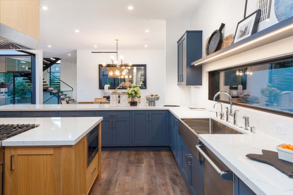 The Home in Venice, a spectacular modern farmhouse designed by Hamilton Architects for entertaining with expansive living spaces and unparalleled amenities is now available for sale. This home located at 1314 Morningside Way, Venice, California