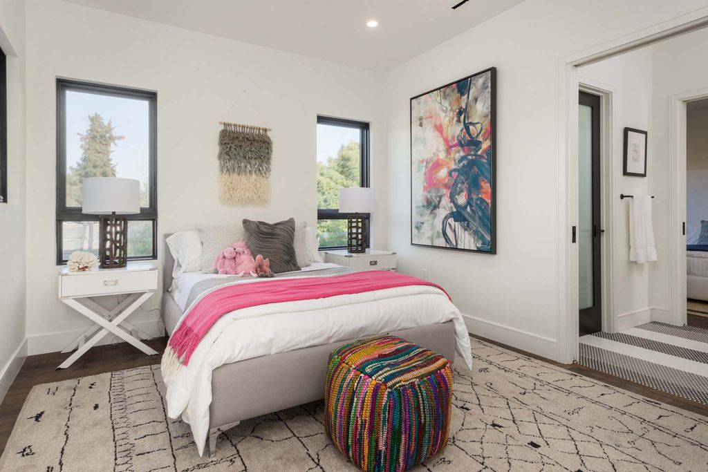 The Home in Venice, a spectacular modern farmhouse designed by Hamilton Architects for entertaining with expansive living spaces and unparalleled amenities is now available for sale. This home located at 1314 Morningside Way, Venice, California