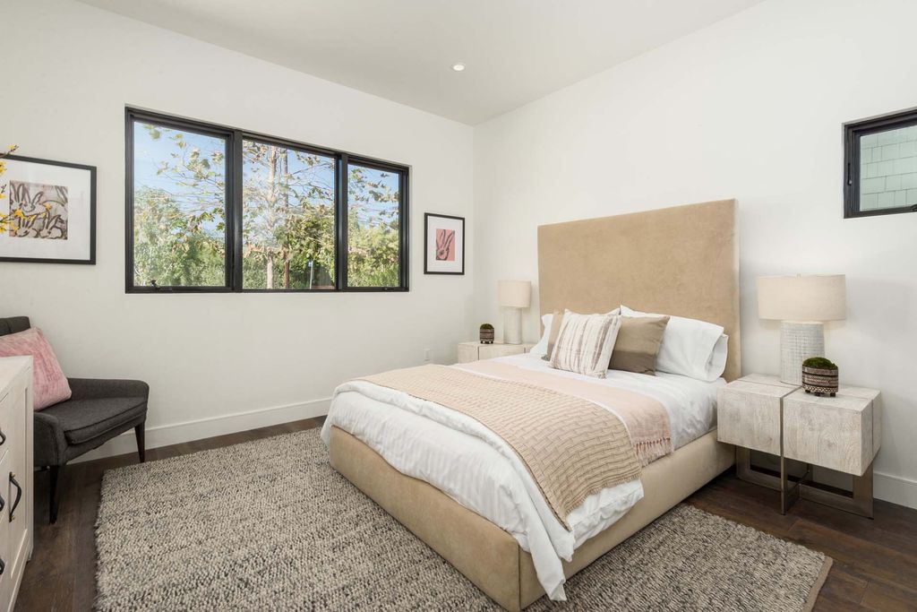 The Home in Venice, a spectacular modern farmhouse designed by Hamilton Architects for entertaining with expansive living spaces and unparalleled amenities is now available for sale. This home located at 1314 Morningside Way, Venice, California