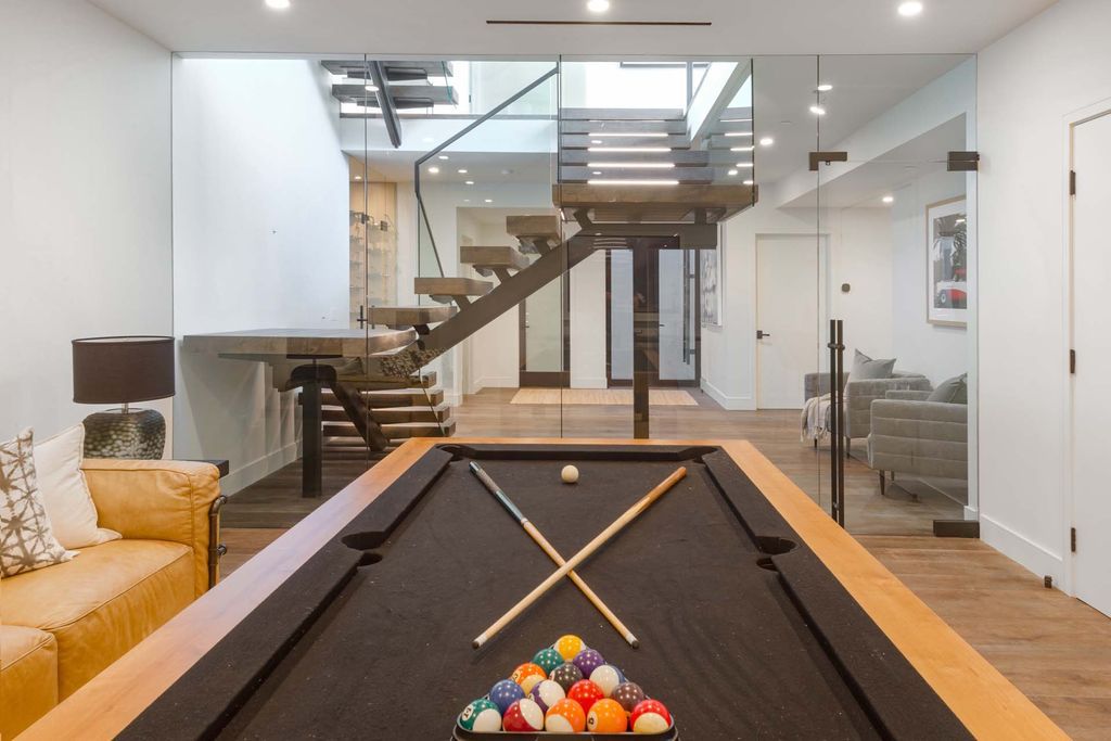 The Home in Venice, a spectacular modern farmhouse designed by Hamilton Architects for entertaining with expansive living spaces and unparalleled amenities is now available for sale. This home located at 1314 Morningside Way, Venice, California