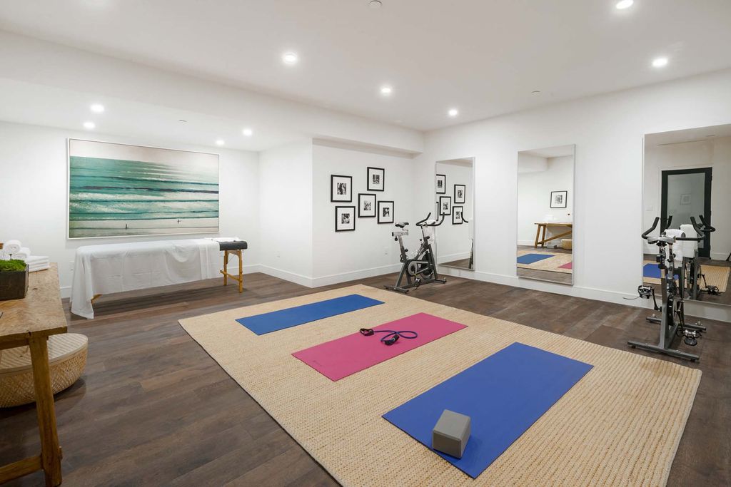 The Home in Venice, a spectacular modern farmhouse designed by Hamilton Architects for entertaining with expansive living spaces and unparalleled amenities is now available for sale. This home located at 1314 Morningside Way, Venice, California