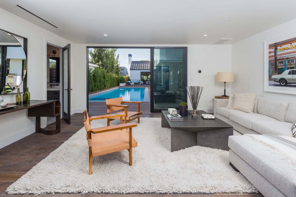 The Home in Venice, a spectacular modern farmhouse designed by Hamilton Architects for entertaining with expansive living spaces and unparalleled amenities is now available for sale. This home located at 1314 Morningside Way, Venice, California