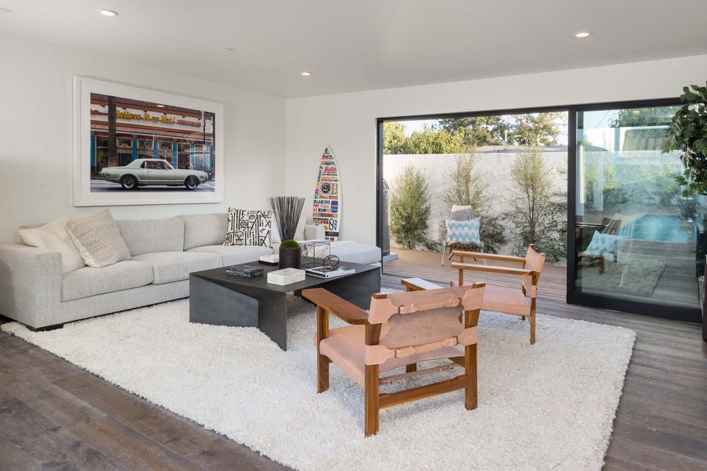 The Home in Venice, a spectacular modern farmhouse designed by Hamilton Architects for entertaining with expansive living spaces and unparalleled amenities is now available for sale. This home located at 1314 Morningside Way, Venice, California