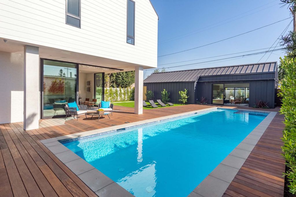 The Home in Venice, a spectacular modern farmhouse designed by Hamilton Architects for entertaining with expansive living spaces and unparalleled amenities is now available for sale. This home located at 1314 Morningside Way, Venice, California