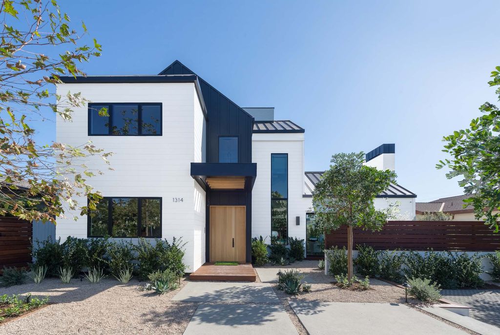 The Home in Venice, a spectacular modern farmhouse designed by Hamilton Architects for entertaining with expansive living spaces and unparalleled amenities is now available for sale. This home located at 1314 Morningside Way, Venice, California