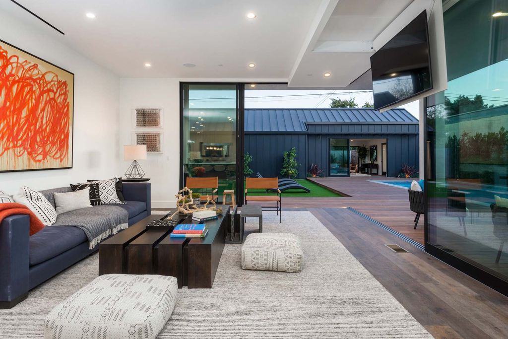 The Home in Venice, a spectacular modern farmhouse designed by Hamilton Architects for entertaining with expansive living spaces and unparalleled amenities is now available for sale. This home located at 1314 Morningside Way, Venice, California