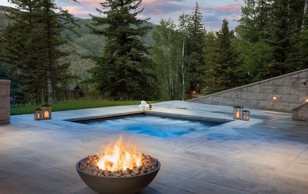 The Home in Vail, an exceptional newly constructed estate boasts expansive mountain views and offers the convenience of being steps to the ski slope and a short walk to Vail Village is now available for sale. This home located at 307 Rockledge Rd, Vail, Colorado
