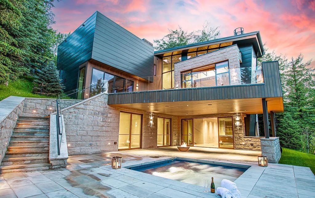 The Home in Vail, an exceptional newly constructed estate boasts expansive mountain views and offers the convenience of being steps to the ski slope and a short walk to Vail Village is now available for sale. This home located at 307 Rockledge Rd, Vail, Colorado