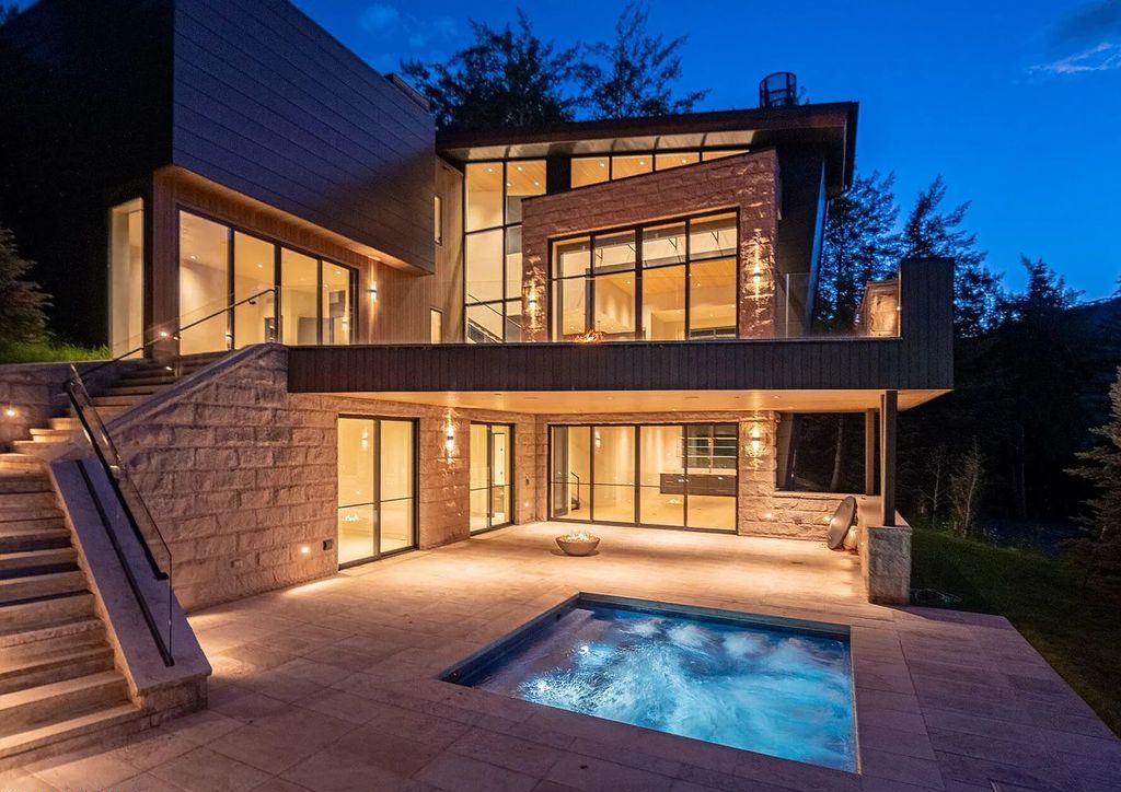 The Home in Vail, an exceptional newly constructed estate boasts expansive mountain views and offers the convenience of being steps to the ski slope and a short walk to Vail Village is now available for sale. This home located at 307 Rockledge Rd, Vail, Colorado