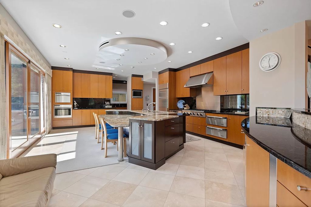 The Estate in Northbrook is a luxurious home featuring dualing staircase, large home office, indoor pool, home theatre, massive kitchen and much more appeal now available for sale. This home located at 925 Morrison Ln, Northbrook, Illinois, offering 06 bedrooms and 08 bathrooms with 8,960 square feet of living spaces. 
