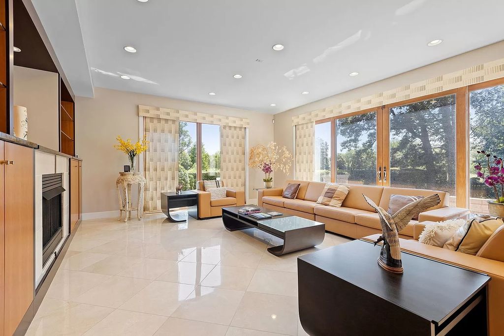 The Estate in Northbrook is a luxurious home featuring dualing staircase, large home office, indoor pool, home theatre, massive kitchen and much more appeal now available for sale. This home located at 925 Morrison Ln, Northbrook, Illinois, offering 06 bedrooms and 08 bathrooms with 8,960 square feet of living spaces. 