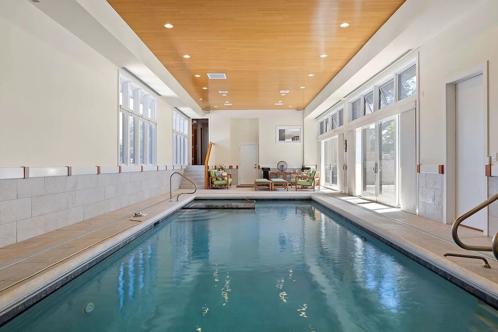 The Estate in Northbrook is a luxurious home featuring dualing staircase, large home office, indoor pool, home theatre, massive kitchen and much more appeal now available for sale. This home located at 925 Morrison Ln, Northbrook, Illinois, offering 06 bedrooms and 08 bathrooms with 8,960 square feet of living spaces. 