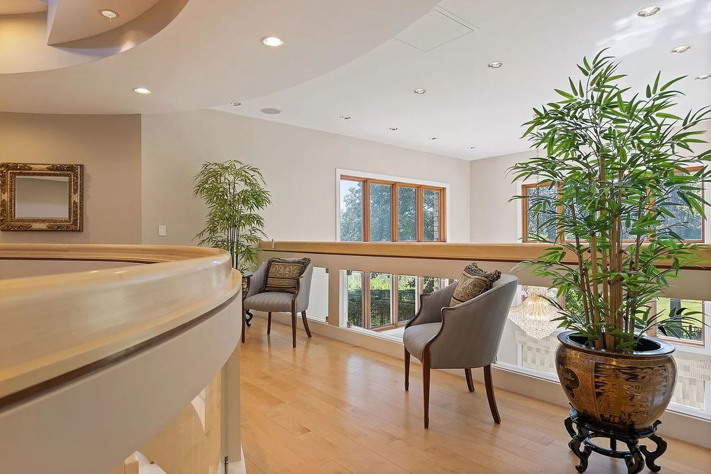 The Estate in Northbrook is a luxurious home featuring dualing staircase, large home office, indoor pool, home theatre, massive kitchen and much more appeal now available for sale. This home located at 925 Morrison Ln, Northbrook, Illinois, offering 06 bedrooms and 08 bathrooms with 8,960 square feet of living spaces. 