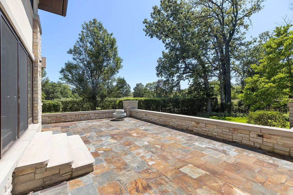 The Estate in Northbrook is a luxurious home featuring dualing staircase, large home office, indoor pool, home theatre, massive kitchen and much more appeal now available for sale. This home located at 925 Morrison Ln, Northbrook, Illinois, offering 06 bedrooms and 08 bathrooms with 8,960 square feet of living spaces. 