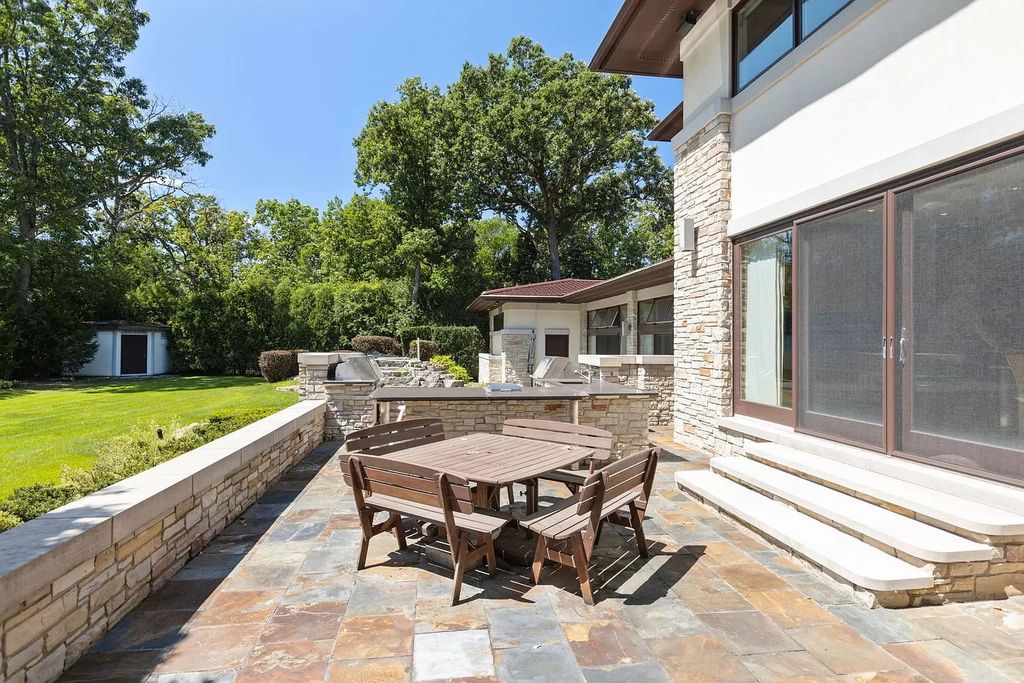 The Estate in Northbrook is a luxurious home featuring dualing staircase, large home office, indoor pool, home theatre, massive kitchen and much more appeal now available for sale. This home located at 925 Morrison Ln, Northbrook, Illinois, offering 06 bedrooms and 08 bathrooms with 8,960 square feet of living spaces. 