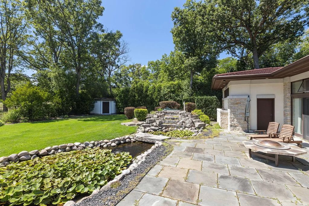 The Estate in Northbrook is a luxurious home featuring dualing staircase, large home office, indoor pool, home theatre, massive kitchen and much more appeal now available for sale. This home located at 925 Morrison Ln, Northbrook, Illinois, offering 06 bedrooms and 08 bathrooms with 8,960 square feet of living spaces. 